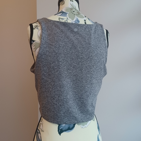 Yoga Cropped Top with Built in Bra Top - Picture 4 of 4